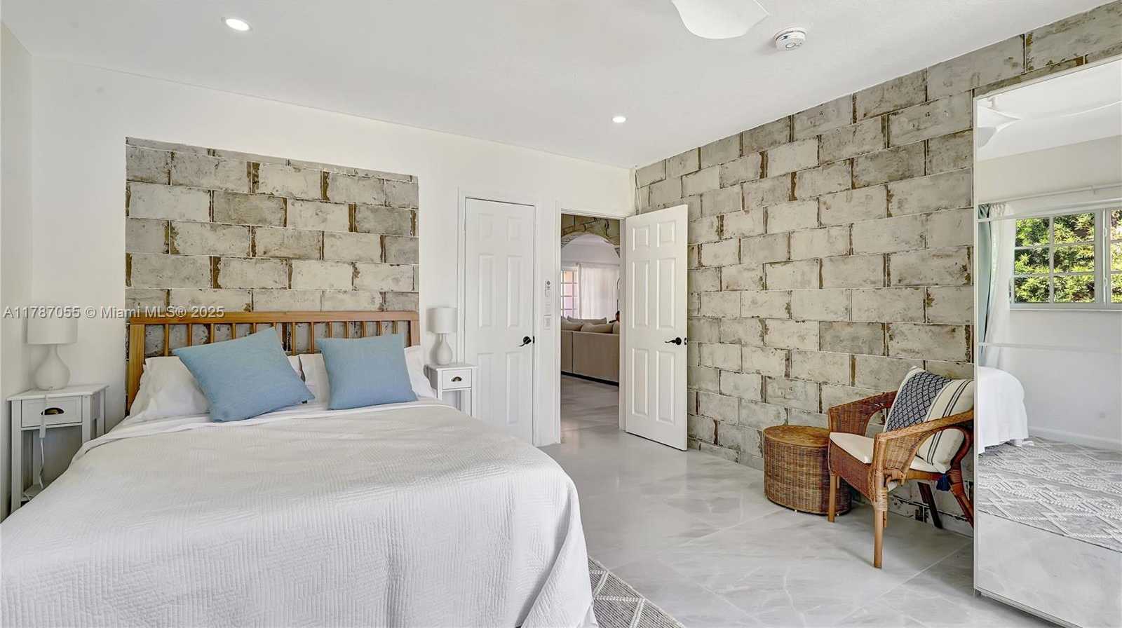 Small Image of 1311 PIERCE ST, Hollywood Number 23