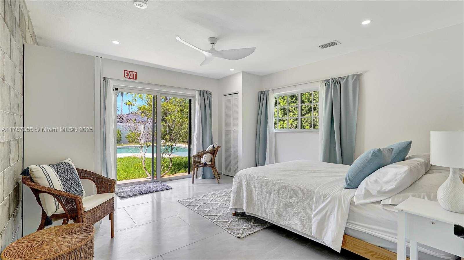 Small Image of 1311 PIERCE ST, Hollywood Number 24