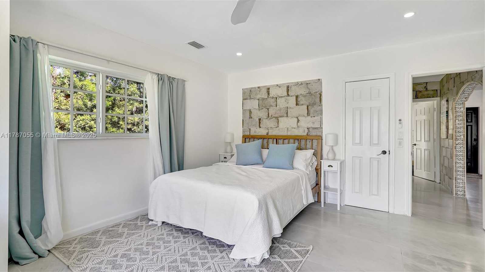 Small Image of 1311 PIERCE ST, Hollywood Number 25