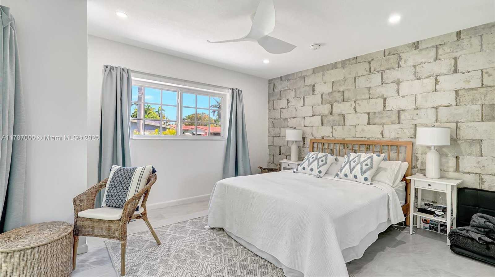 Small Image of 1311 PIERCE ST, Hollywood Number 30