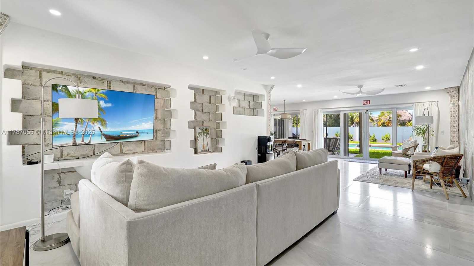 Small Image of 1311 PIERCE ST, Hollywood Number 6