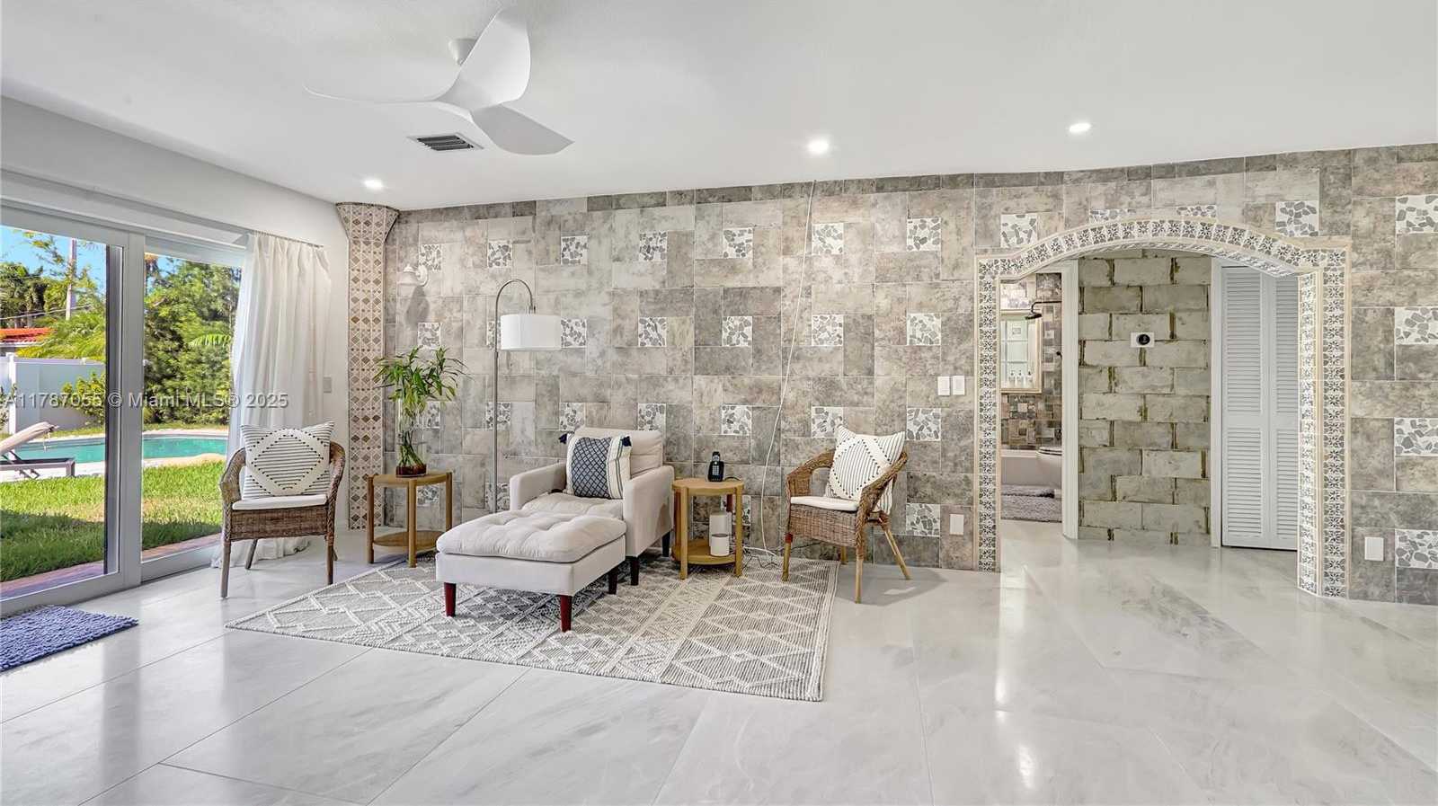 Small Image of 1311 PIERCE ST, Hollywood Number 8