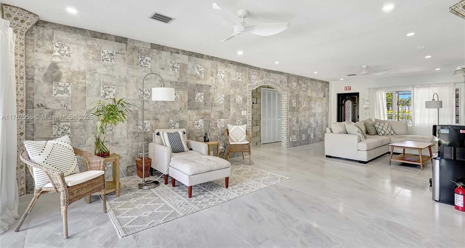 Small Image of 1311 PIERCE ST, Hollywood Number 9