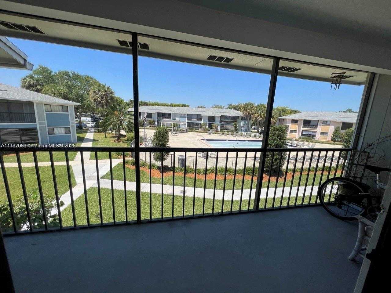 Small Image of 9715 HAMMOCKS BLVD #203, Miami Number 4