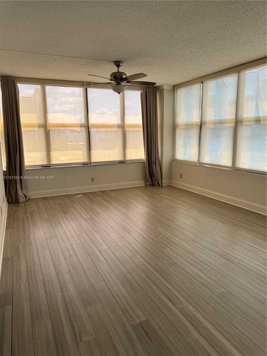 Small Image of 2500 PARKVIEW DR #801, Hallandale Beach Number 14