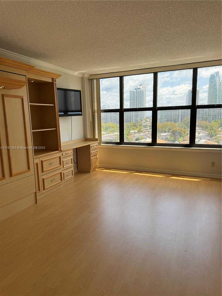 Small Image of 2500 PARKVIEW DR #801, Hallandale Beach Number 15