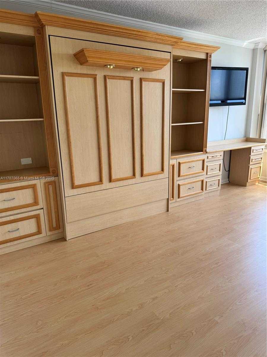 Small Image of 2500 PARKVIEW DR #801, Hallandale Beach Number 16