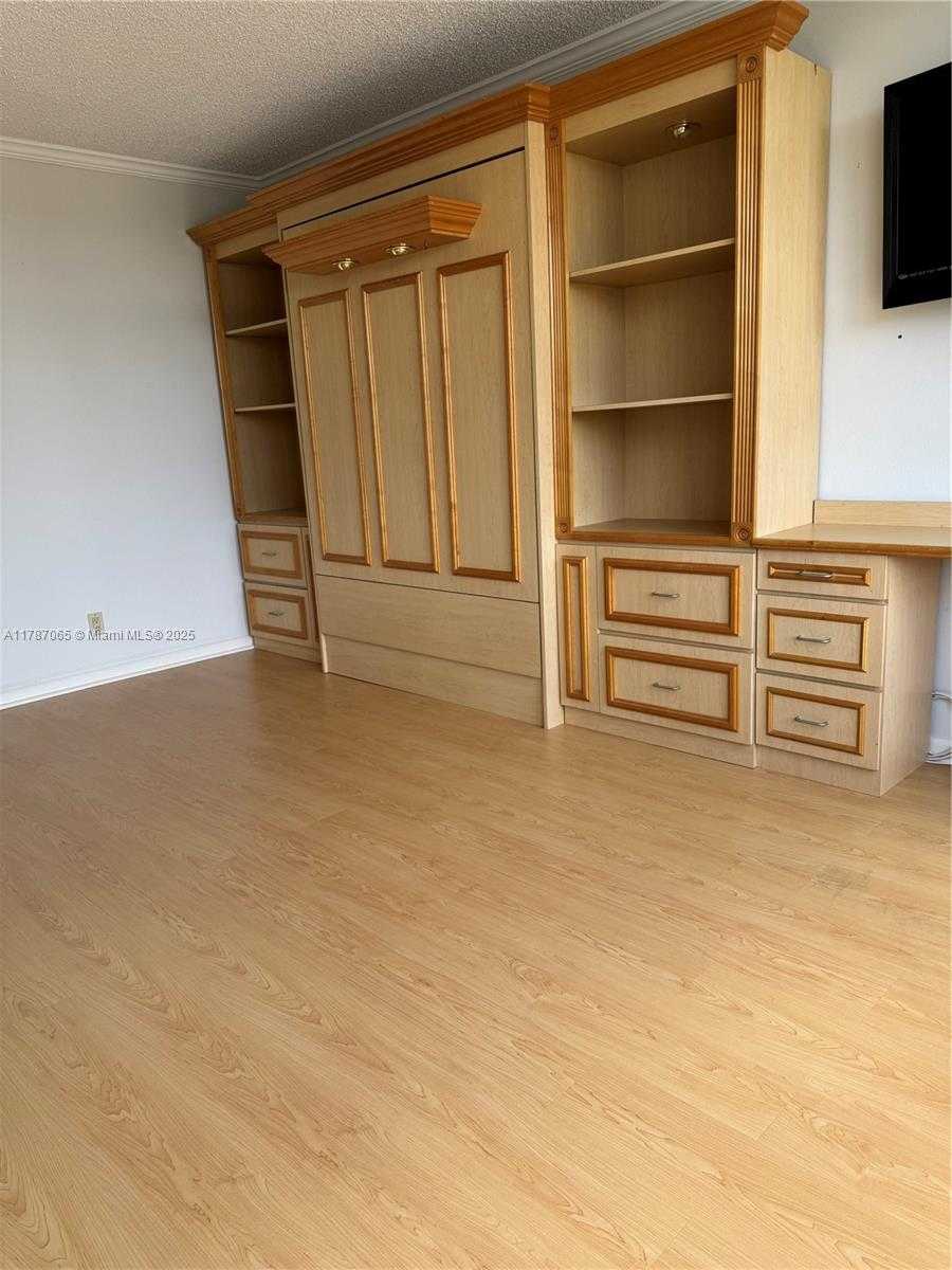 Small Image of 2500 PARKVIEW DR #801, Hallandale Beach Number 17