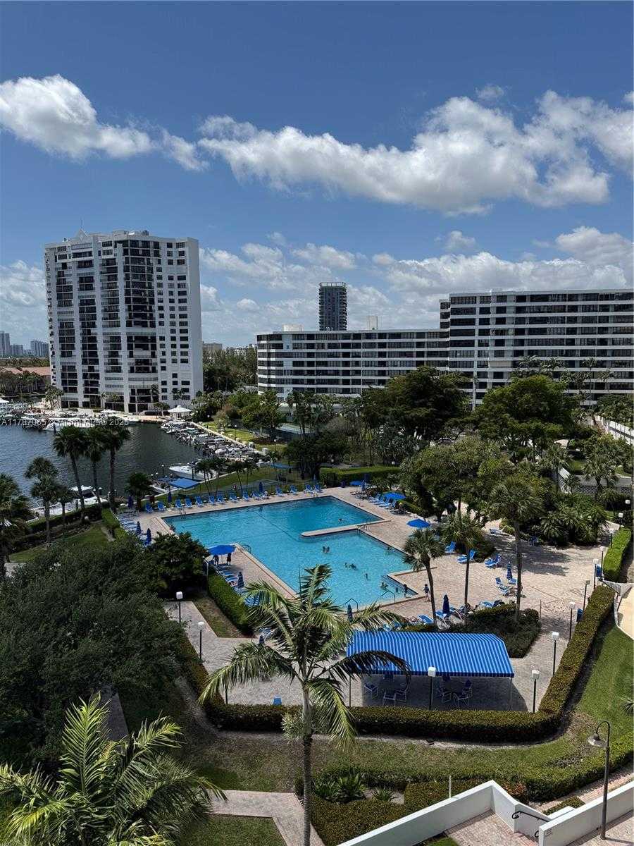 Small Image of 2500 PARKVIEW DR #801, Hallandale Beach Number 2