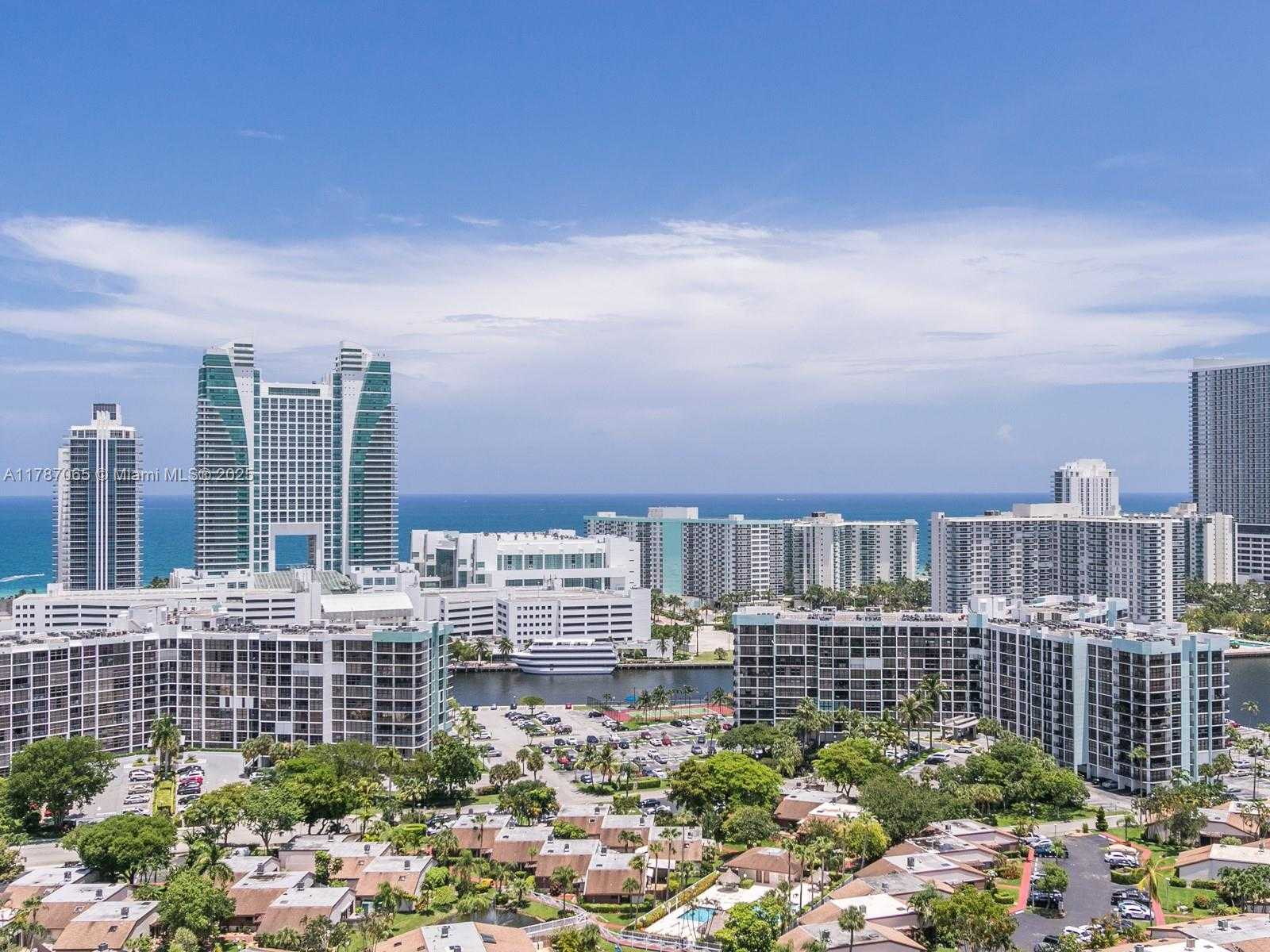 Small Image of 2500 PARKVIEW DR #801, Hallandale Beach Number 22
