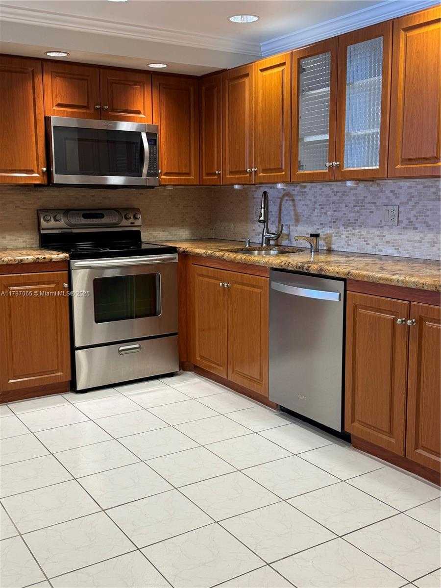 Small Image of 2500 PARKVIEW DR #801, Hallandale Beach Number 3