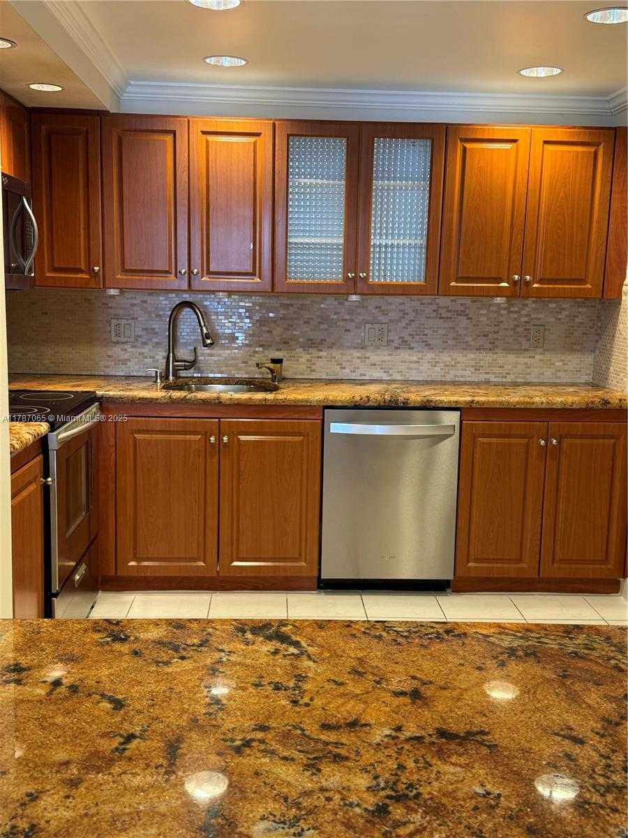 Small Image of 2500 PARKVIEW DR #801, Hallandale Beach Number 4