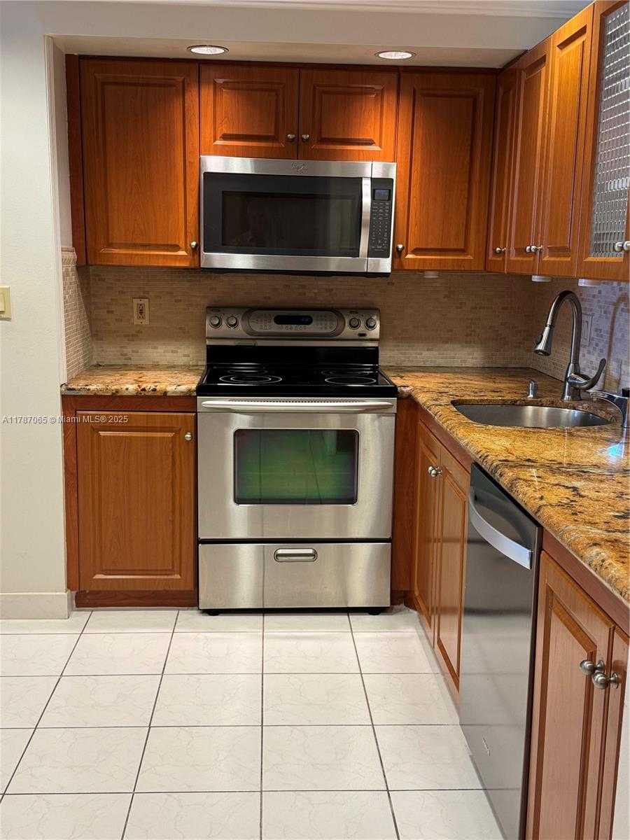 Small Image of 2500 PARKVIEW DR #801, Hallandale Beach Number 5