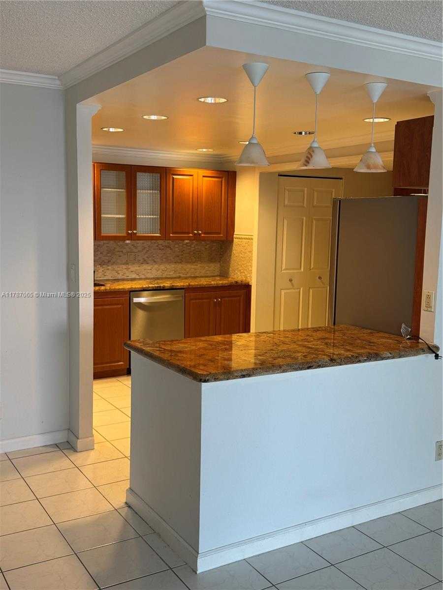Small Image of 2500 PARKVIEW DR #801, Hallandale Beach Number 6