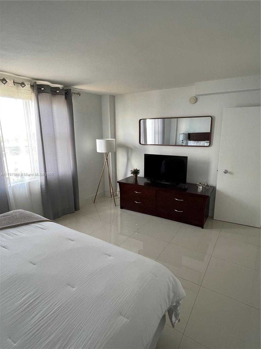 Small Image of 9195 COLLINS AVE #1012, Surfside Number 16