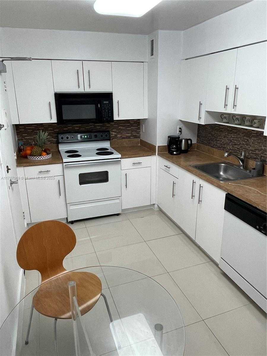 Small Image of 9195 COLLINS AVE #1012, Surfside Number 18
