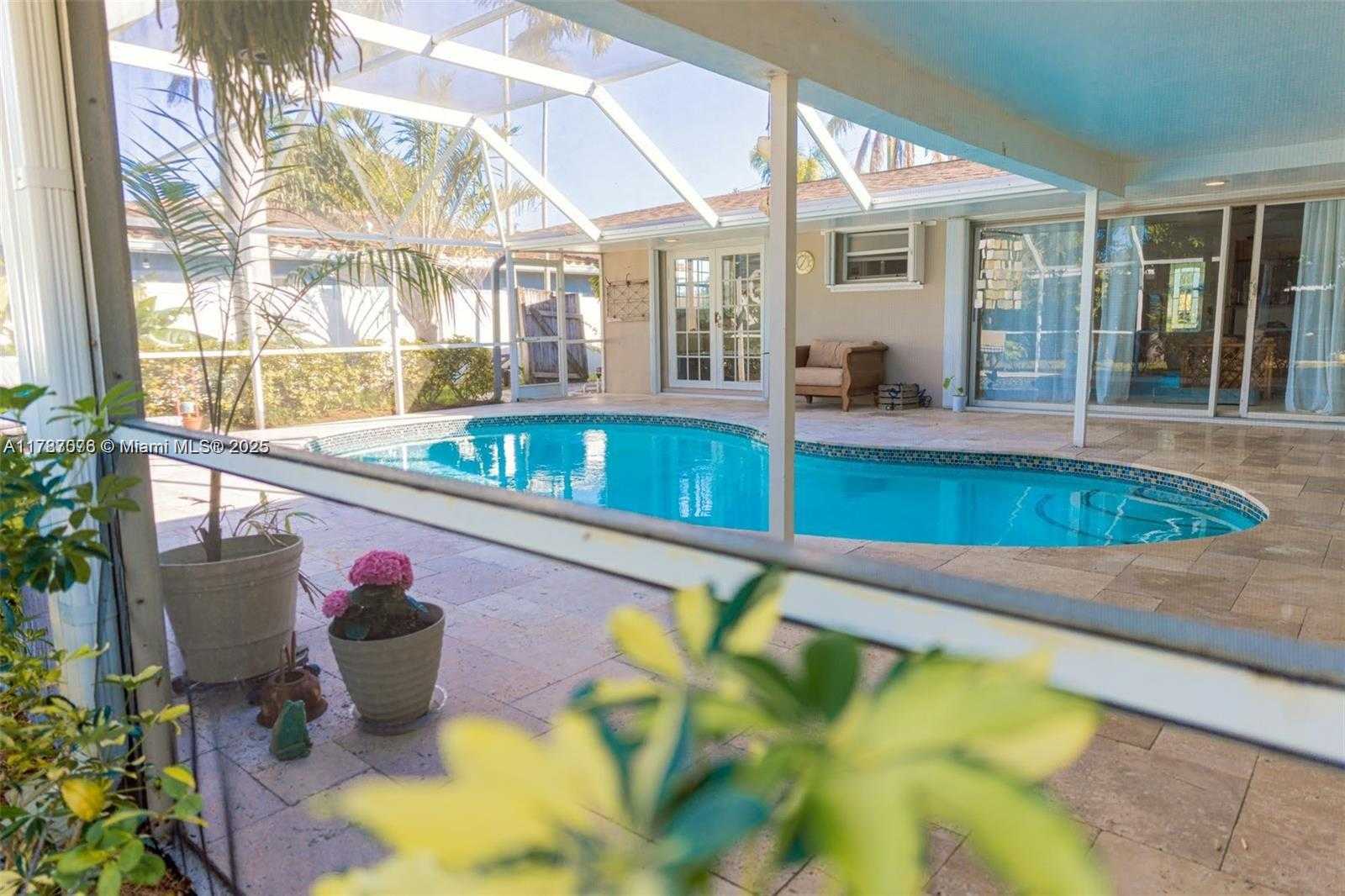 Small Image of 809 SOUTH EAST 14TH DR, Deerfield Beach Number 3