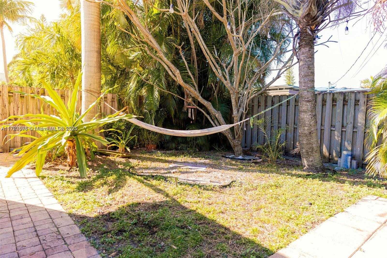 Small Image of 809 SOUTH EAST 14TH DR, Deerfield Beach Number 4