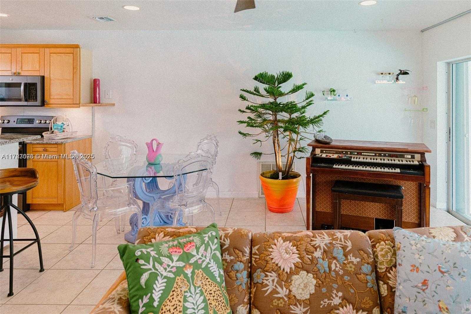 Small Image of 809 SOUTH EAST 14TH DR, Deerfield Beach Number 7