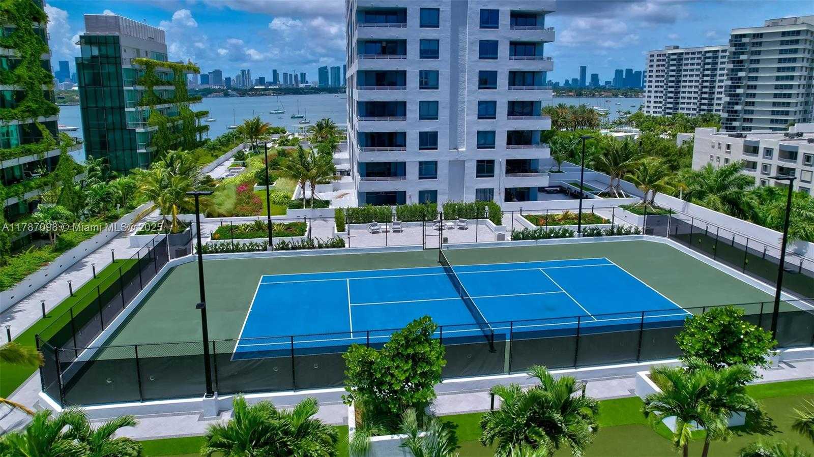 Small Image of 1330 WEST AVE #909, Miami Beach Number 25