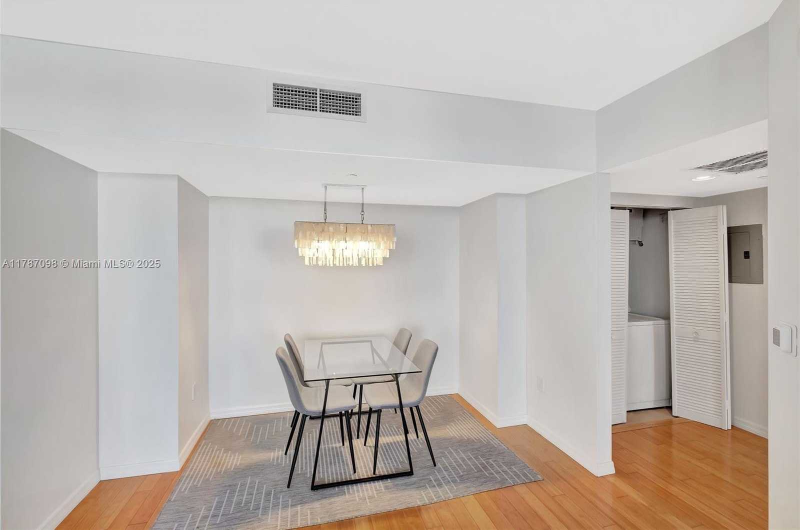 Small Image of 1330 WEST AVE #909, Miami Beach Number 9