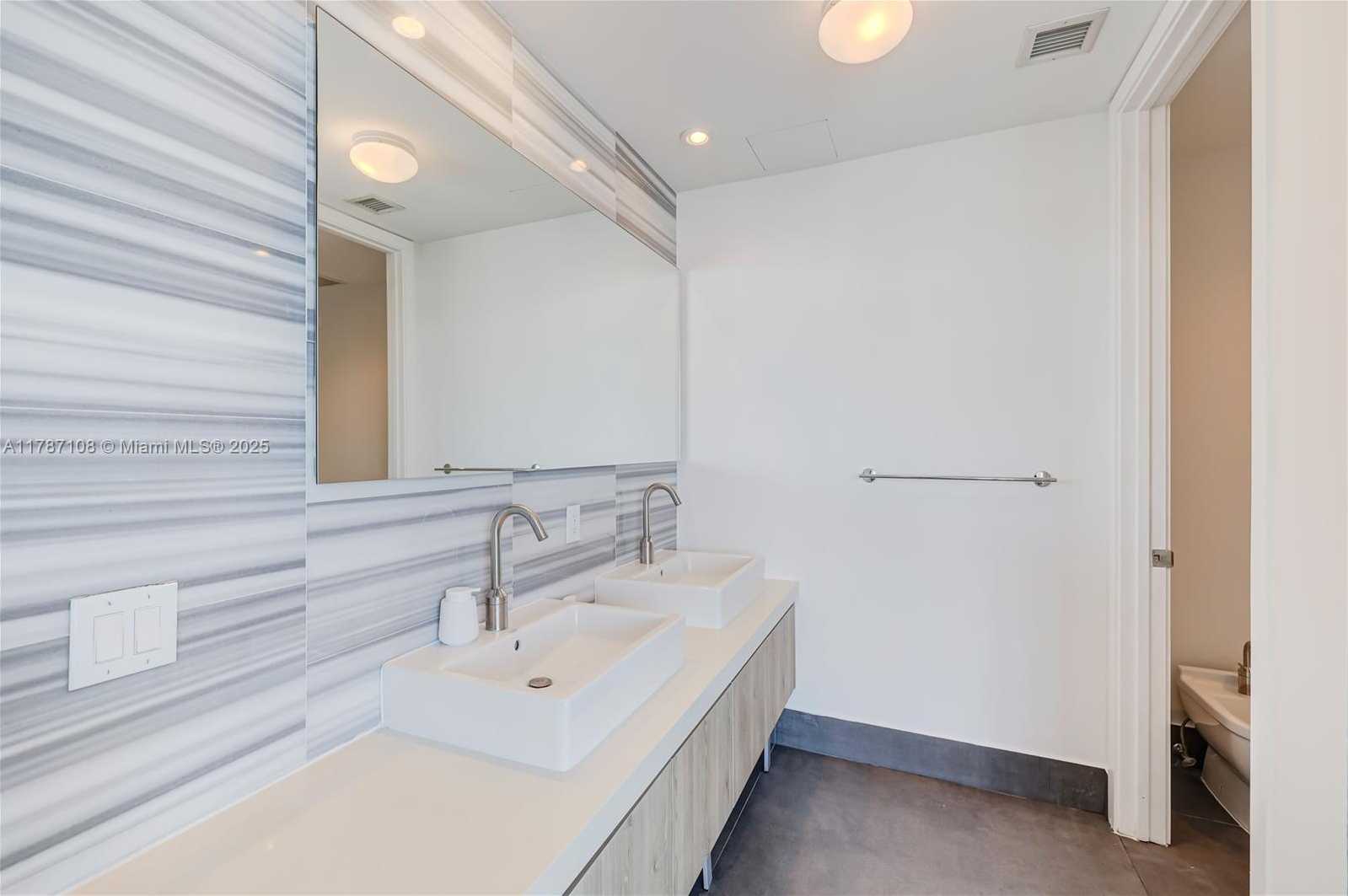 Small Image of 1100 BISCAYNE BLVD #4508, Miami Number 12
