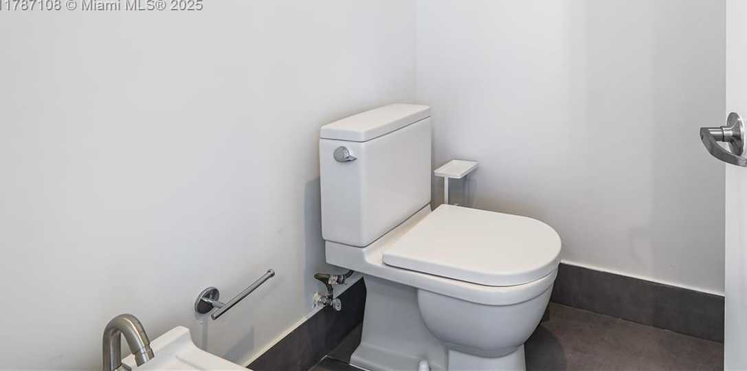 Small Image of 1100 BISCAYNE BLVD #4508, Miami Number 14