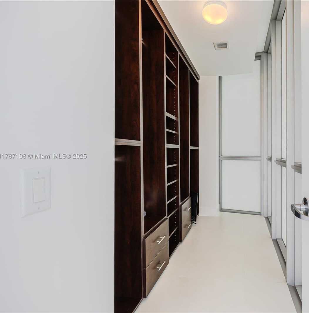 Small Image of 1100 BISCAYNE BLVD #4508, Miami Number 15