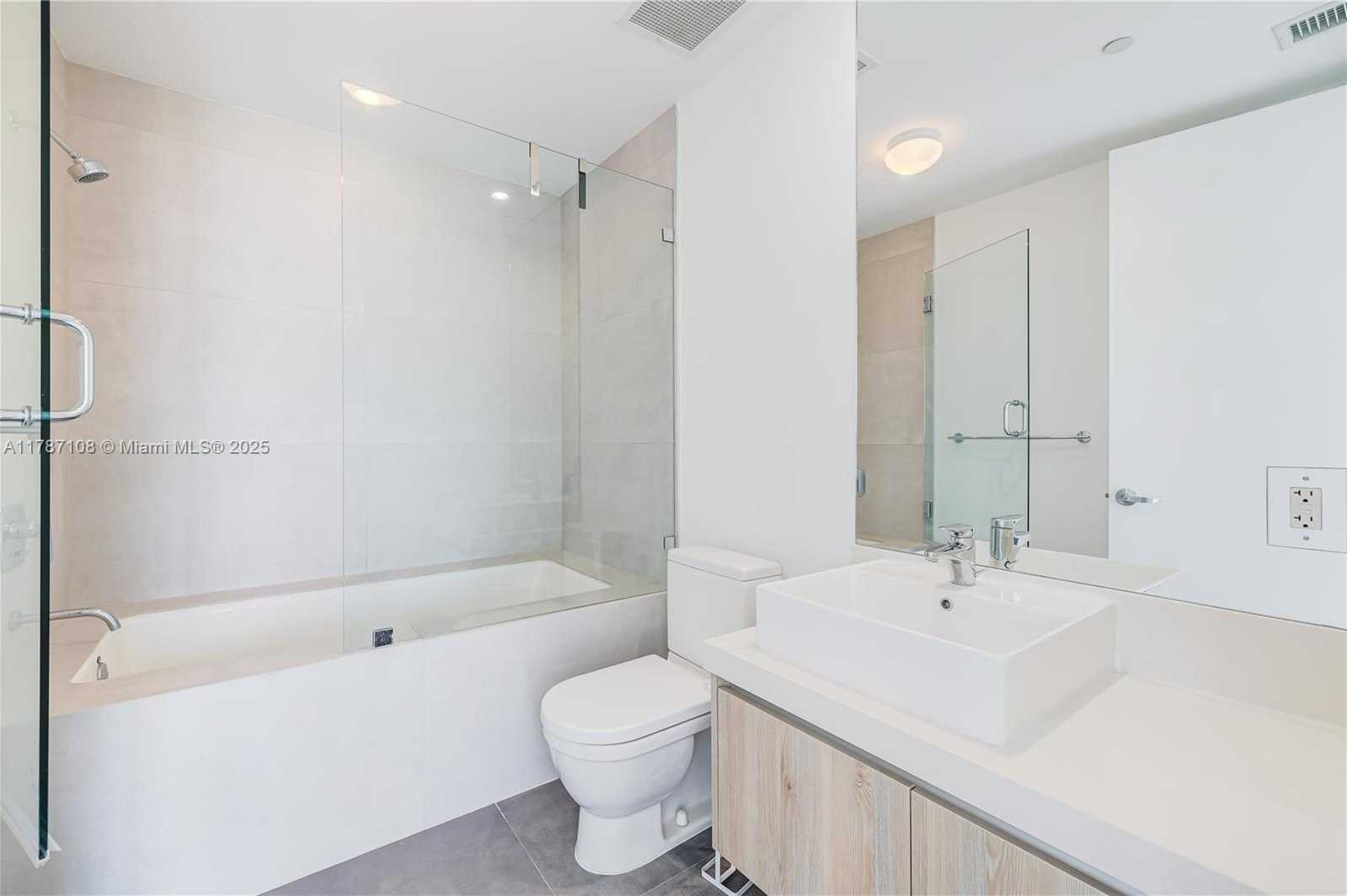 Small Image of 1100 BISCAYNE BLVD #4508, Miami Number 18