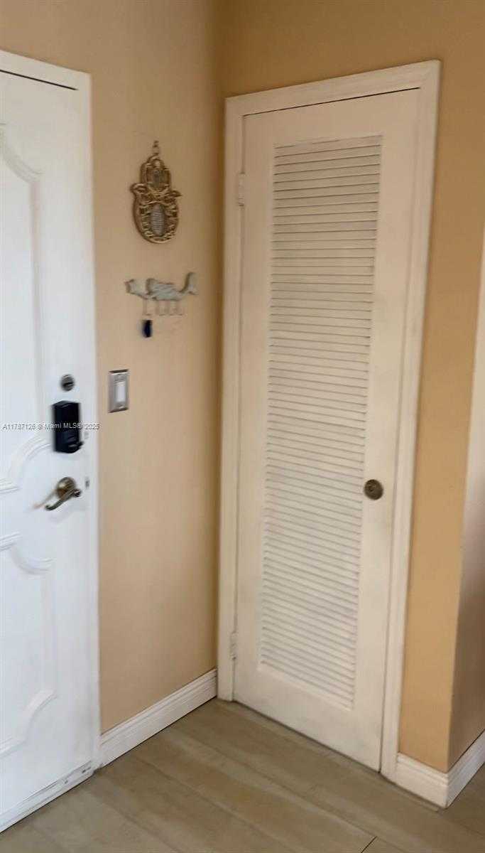 Small Image of 1600 SOUTH OCEAN DR #5A, Hollywood Number 18