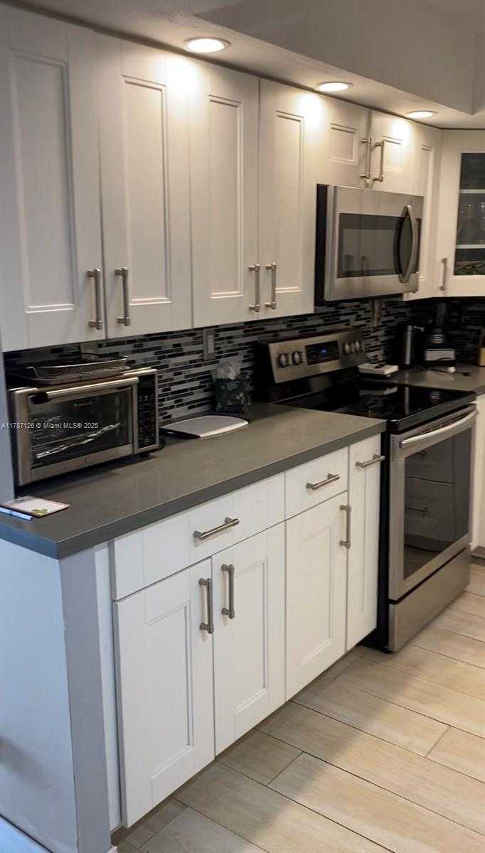 Small Image of 1600 SOUTH OCEAN DR #5A, Hollywood Number 26