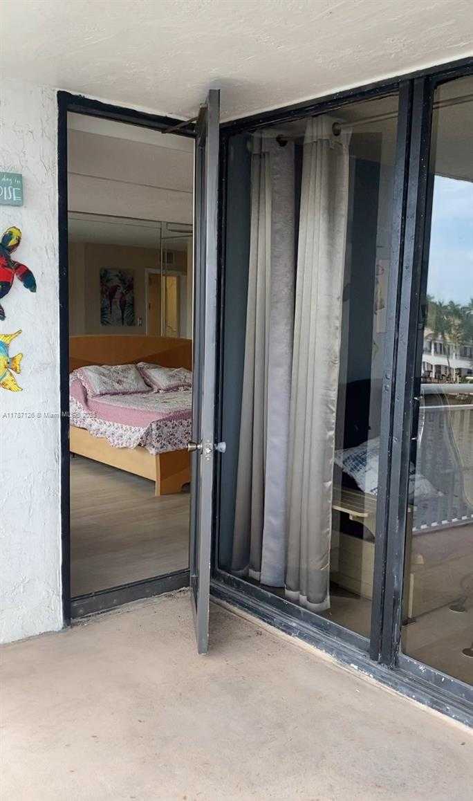 Small Image of 1600 SOUTH OCEAN DR #5A, Hollywood Number 5