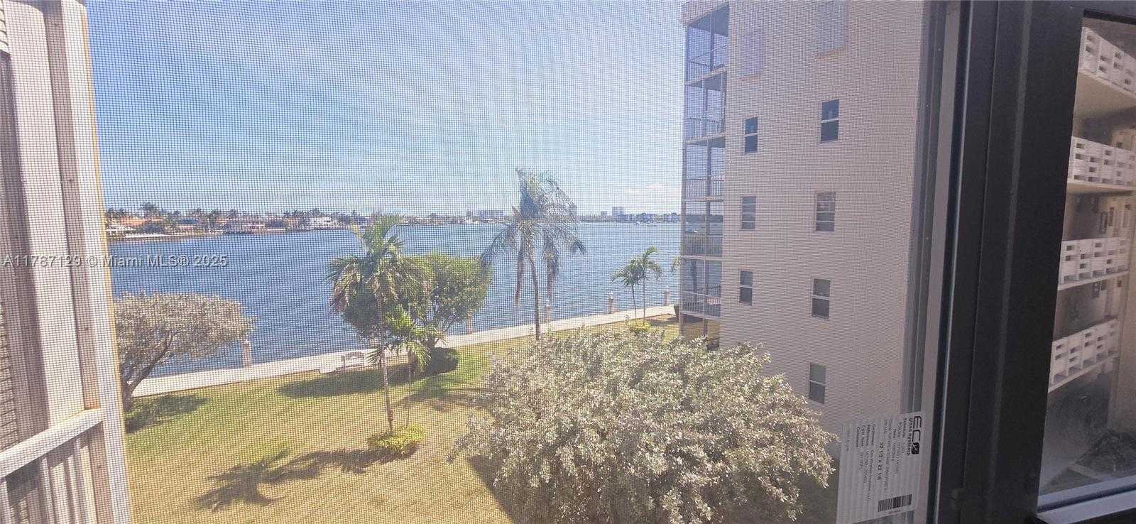 Small Image of Aventura Number 12