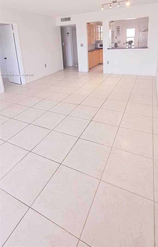 Small Image of Aventura Number 6