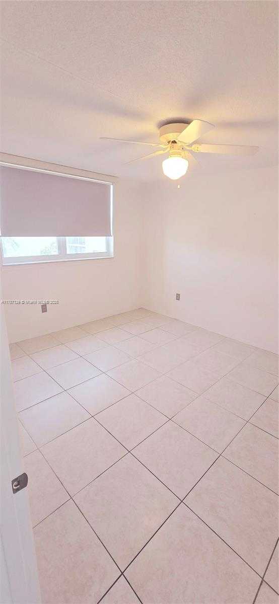 Small Image of Aventura Number 9