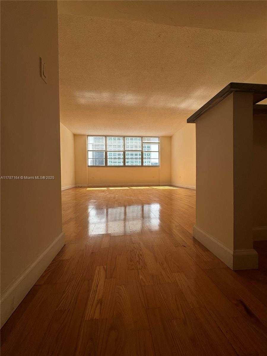 Small Image of 801 BRICKELL BAY DR #1163, Miami Number 10