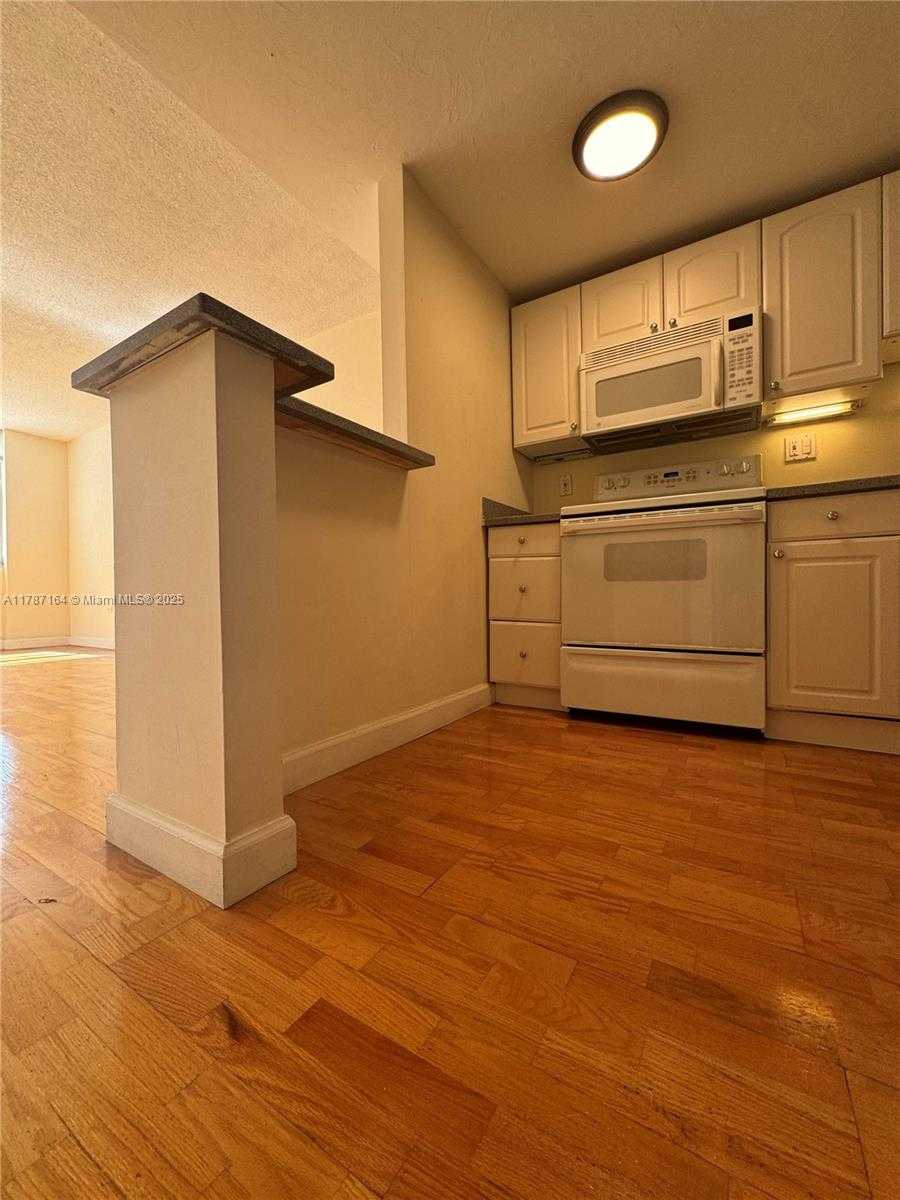 Small Image of 801 BRICKELL BAY DR #1163, Miami Number 11