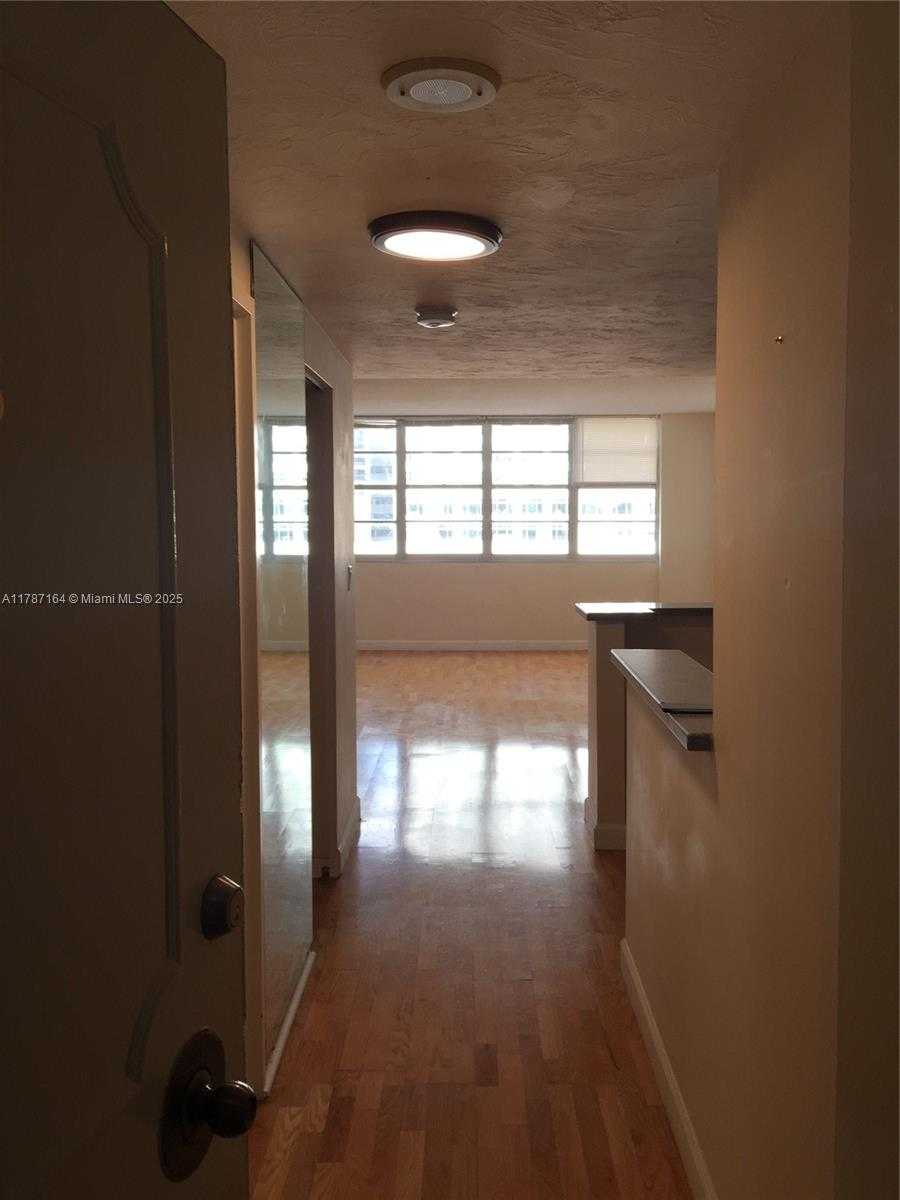 Small Image of 801 BRICKELL BAY DR #1163, Miami Number 14
