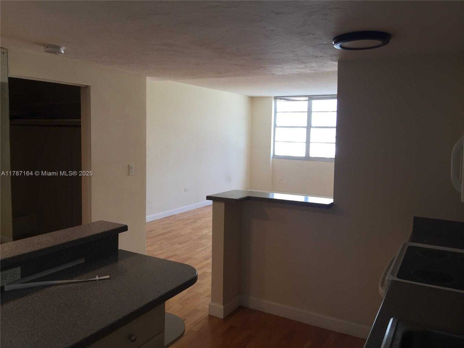 Small Image of 801 BRICKELL BAY DR #1163, Miami Number 17
