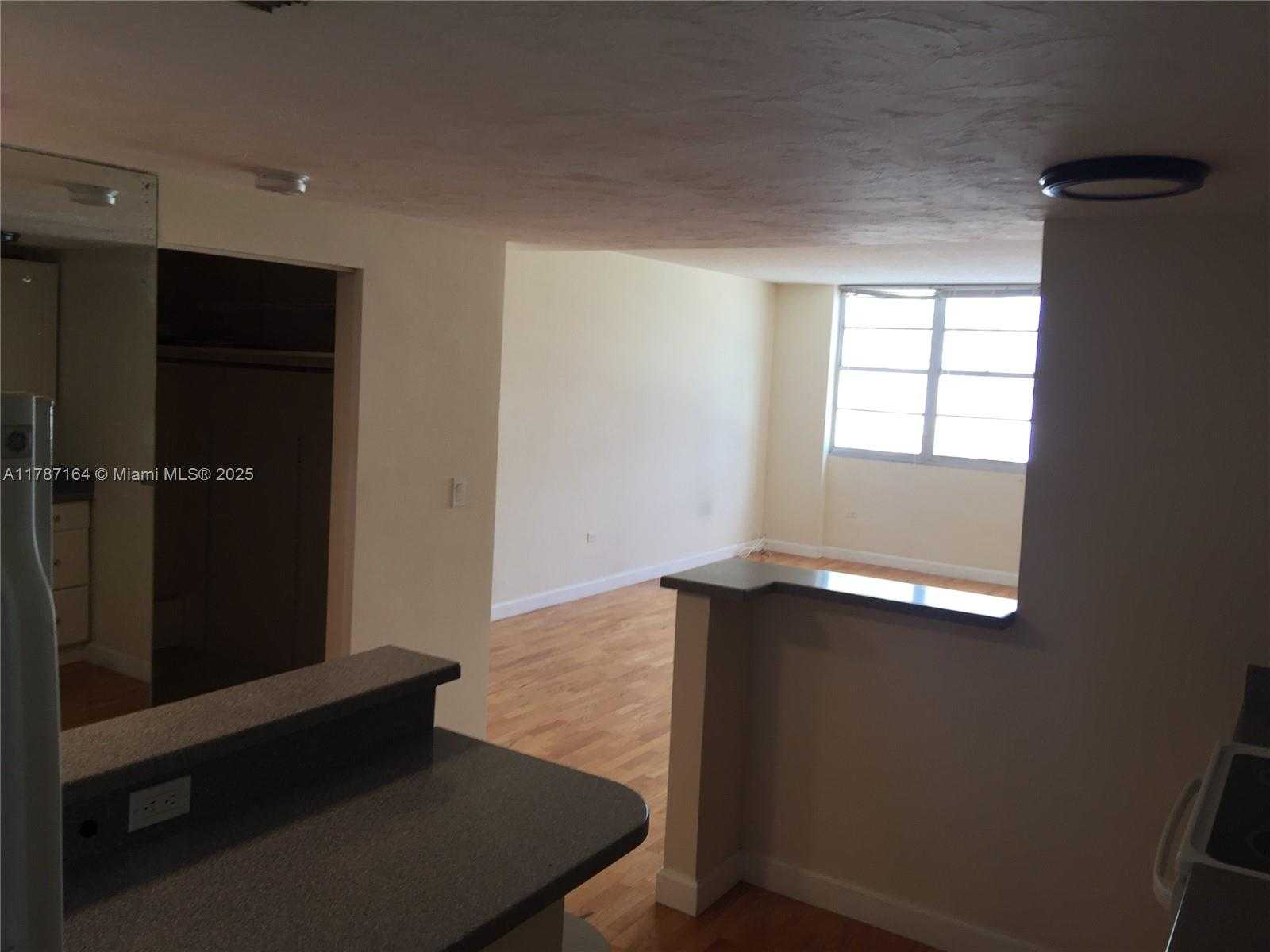 Small Image of 801 BRICKELL BAY DR #1163, Miami Number 18