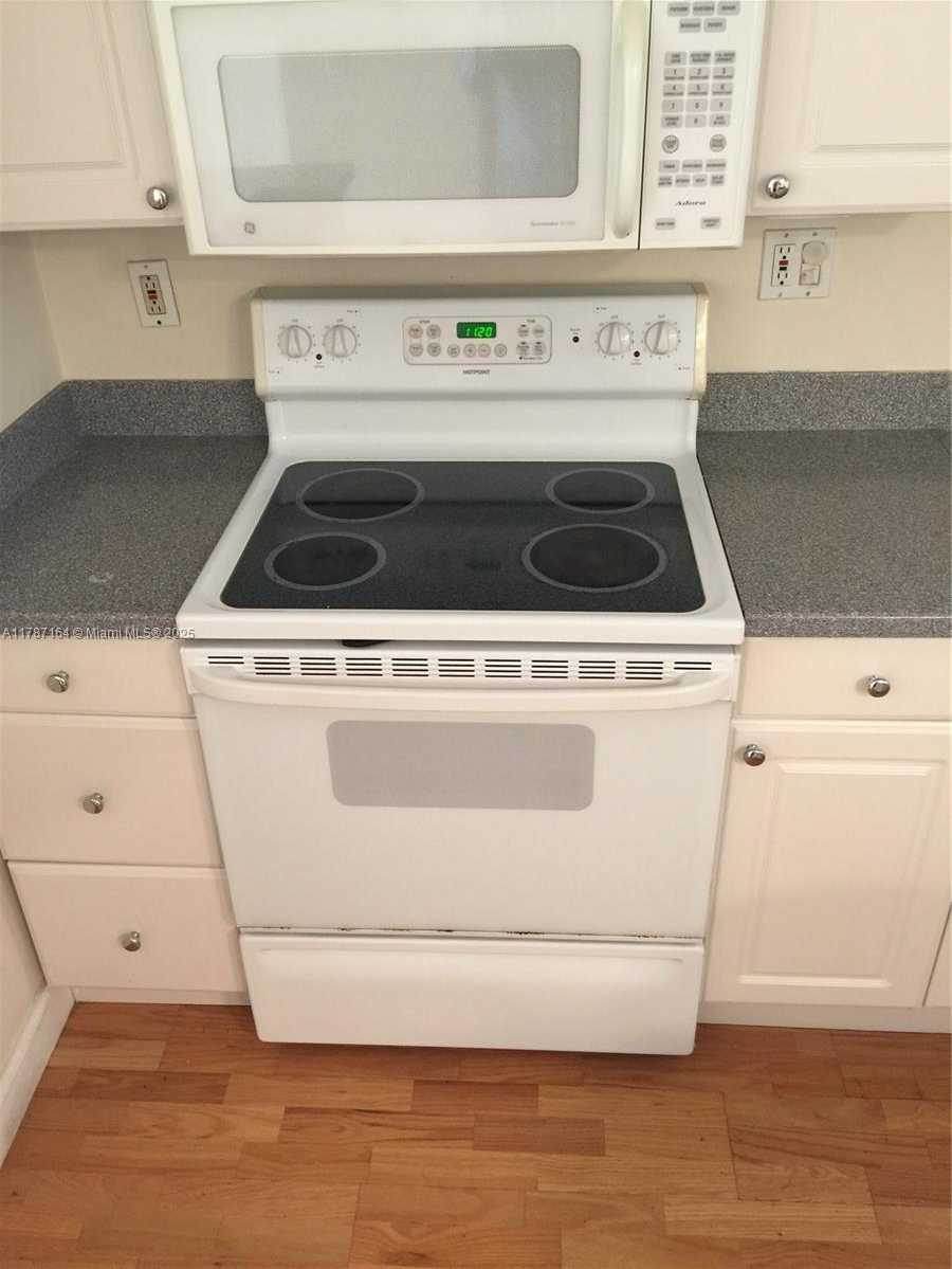 Small Image of 801 BRICKELL BAY DR #1163, Miami Number 19