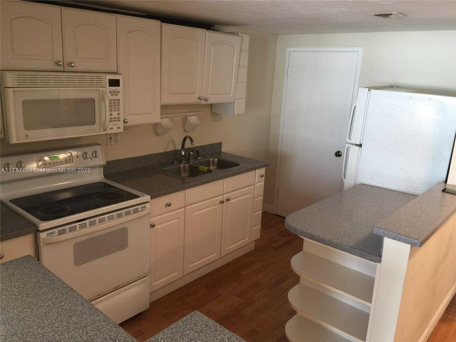 Small Image of 801 BRICKELL BAY DR #1163, Miami Number 20
