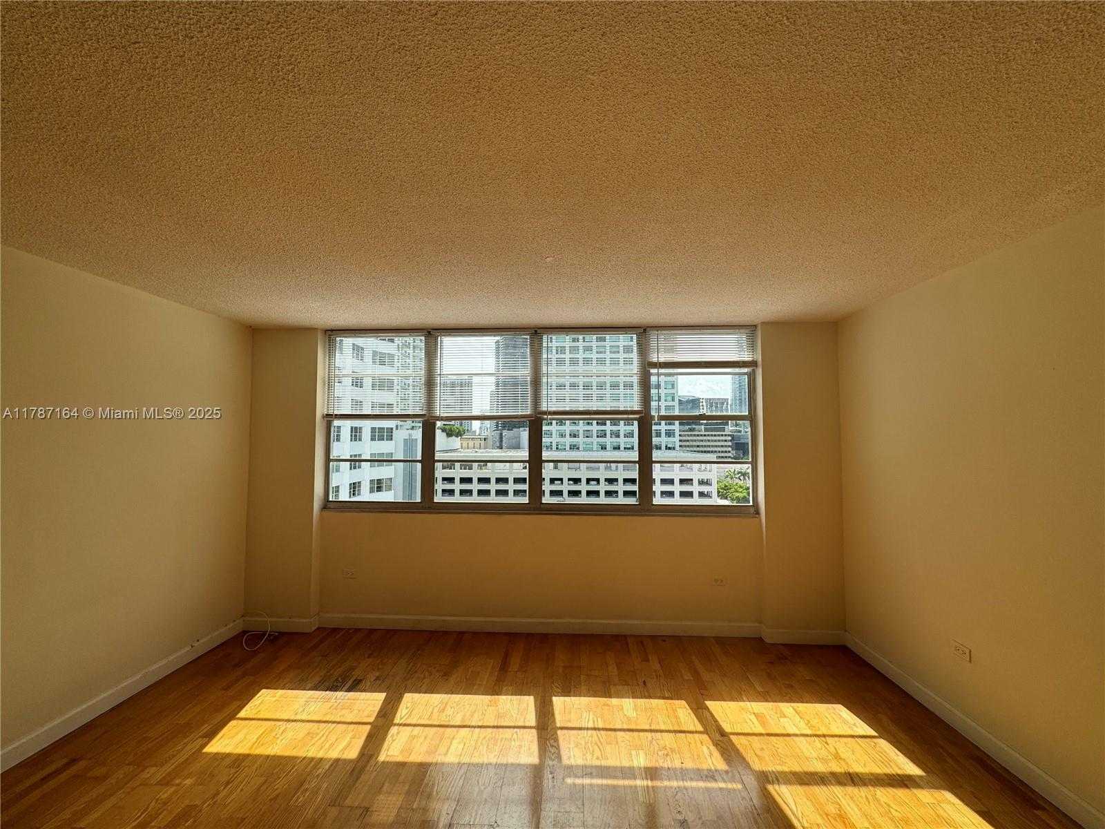 Small Image of 801 BRICKELL BAY DR #1163, Miami Number 3