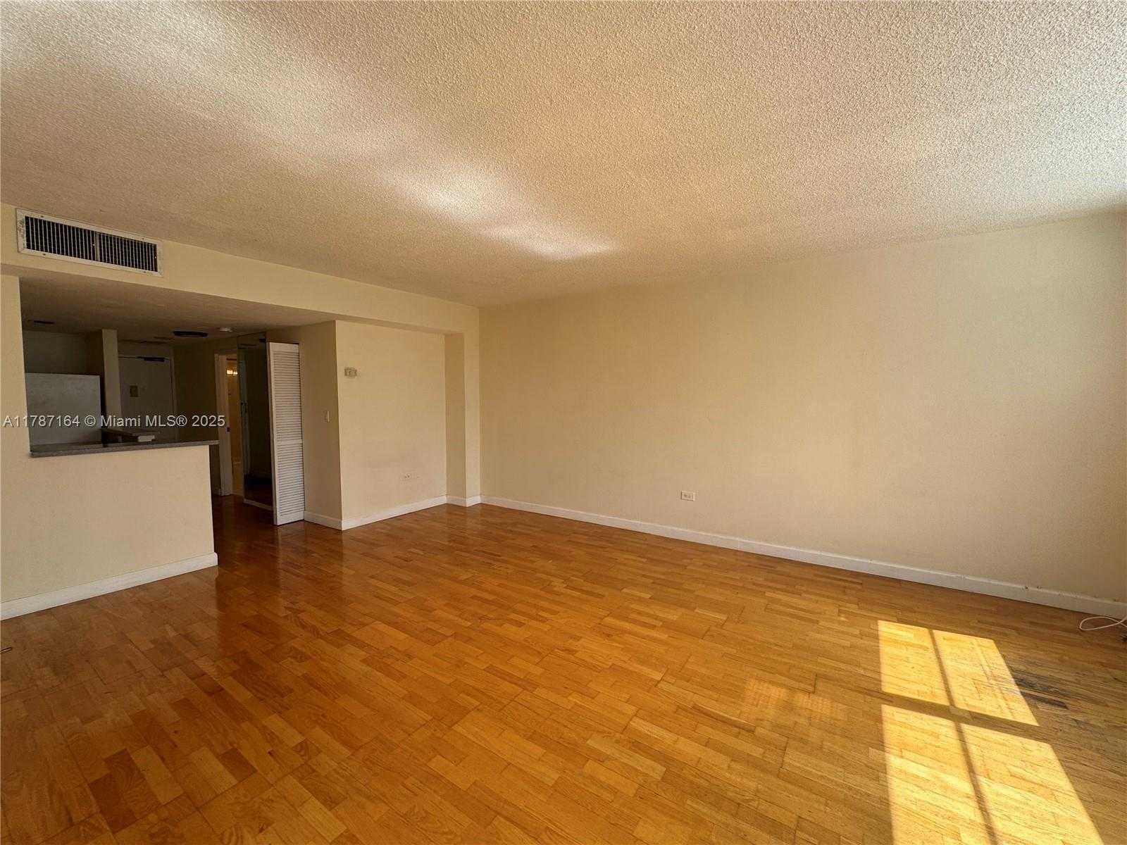 Small Image of 801 BRICKELL BAY DR #1163, Miami Number 5