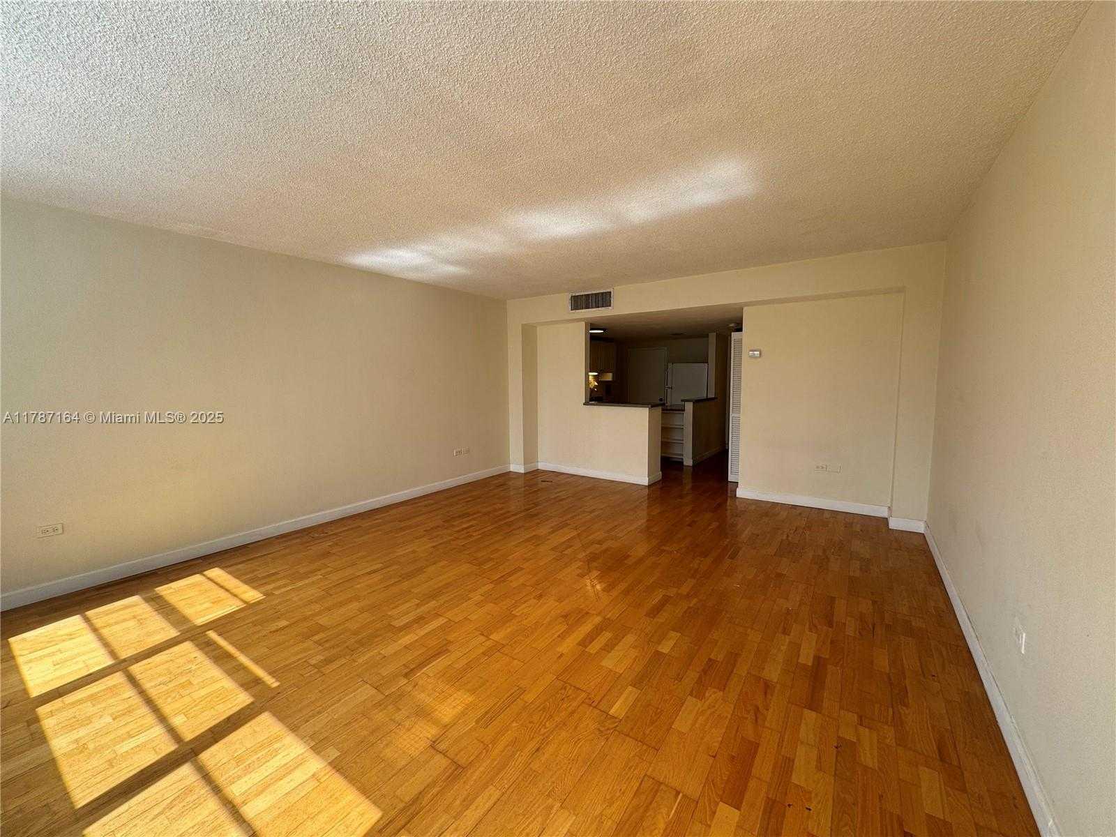 Small Image of 801 BRICKELL BAY DR #1163, Miami Number 6