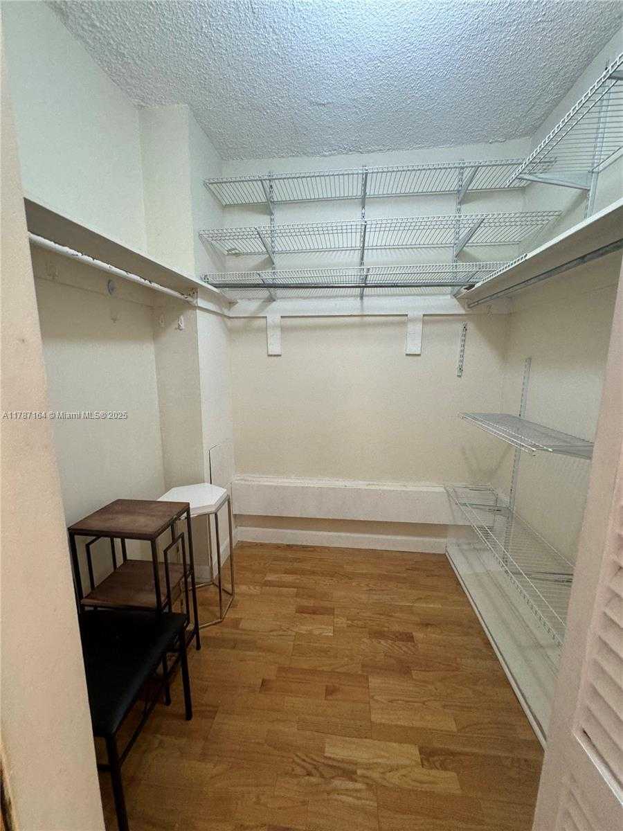 Small Image of 801 BRICKELL BAY DR #1163, Miami Number 9