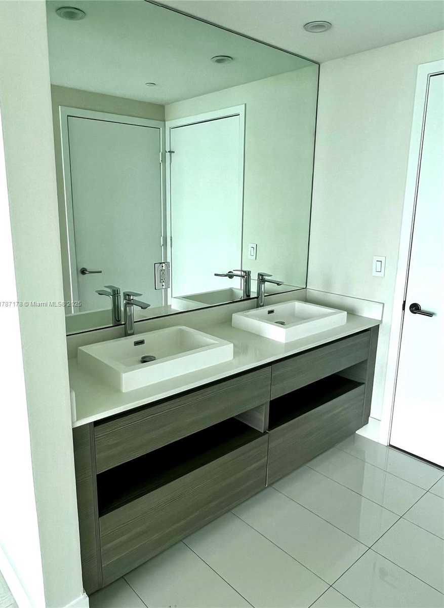 Small Image of 460 NORTH EAST 28TH ST #1606, Miami Number 9