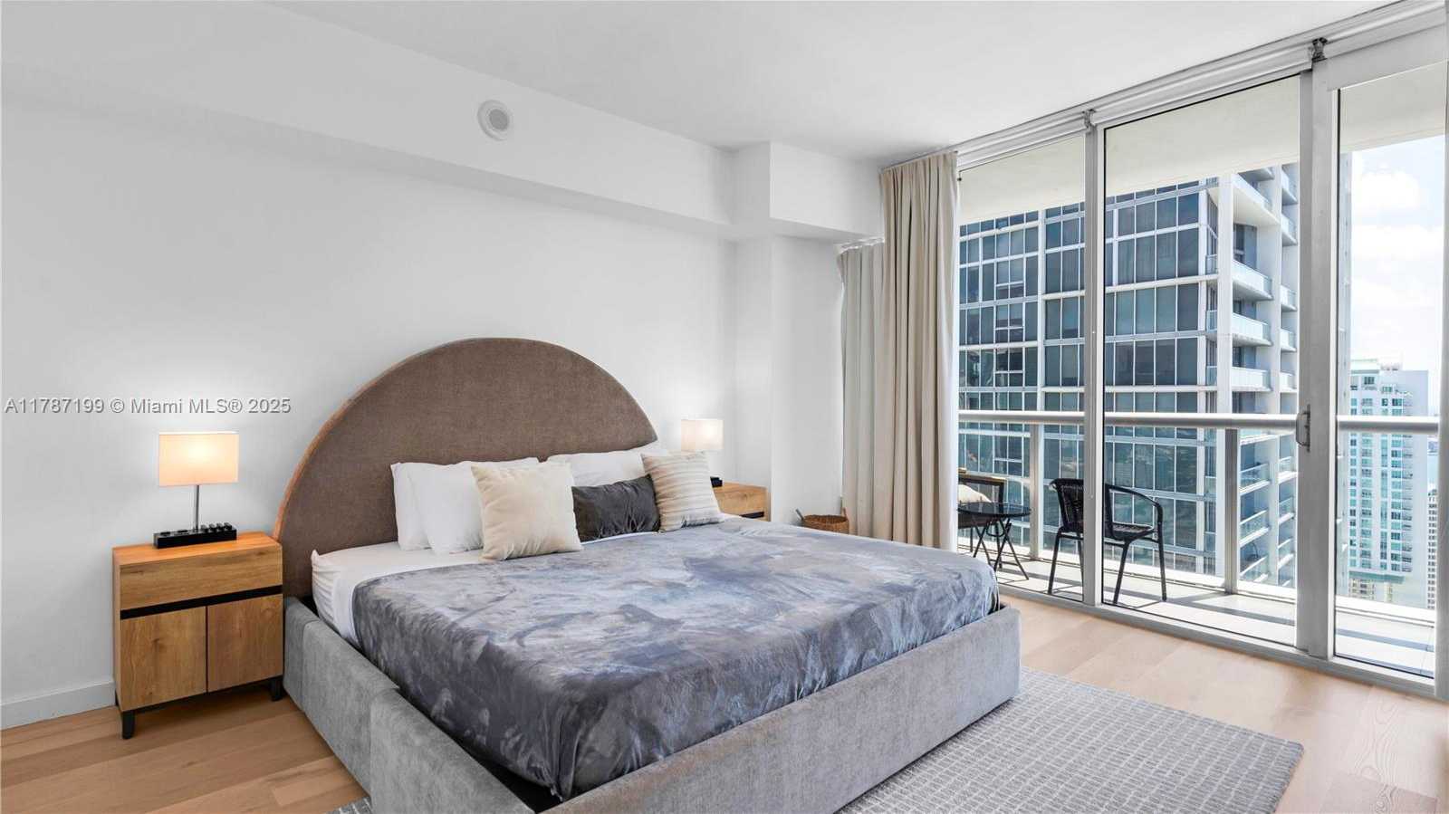Small Image of 485 BRICKELL AVE #3911, Miami Number 12