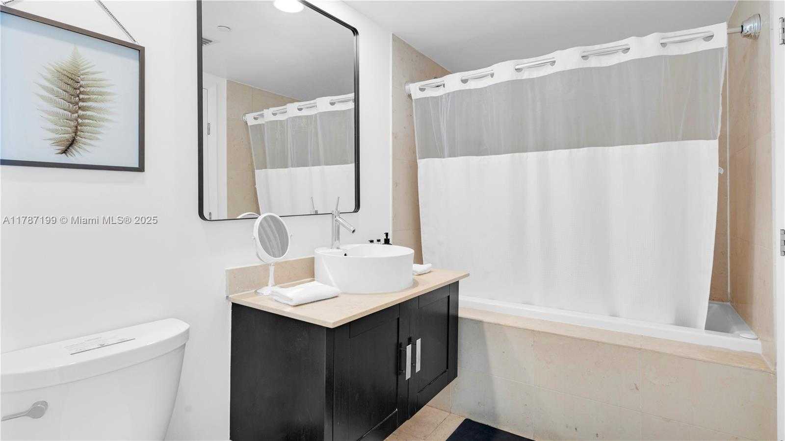 Small Image of 485 BRICKELL AVE #3911, Miami Number 13