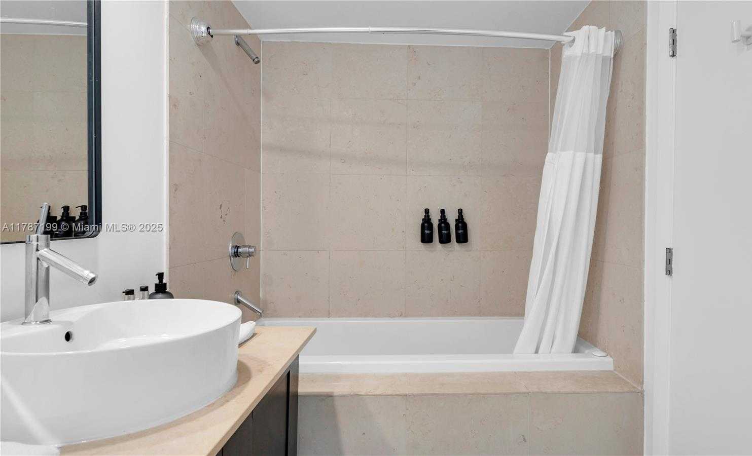 Small Image of 485 BRICKELL AVE #3911, Miami Number 14
